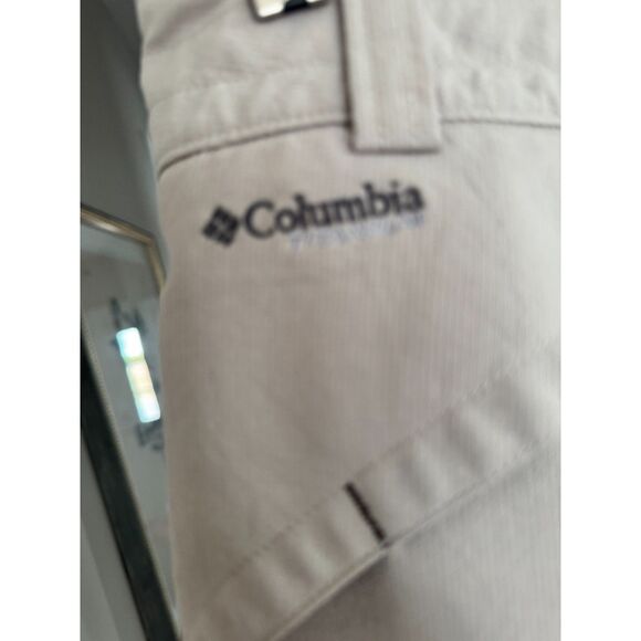 Columbia Women’s Titanium Shorts Beige Size 16.5 Waist × 15″ Length | Excellent - Picture 3 of 5